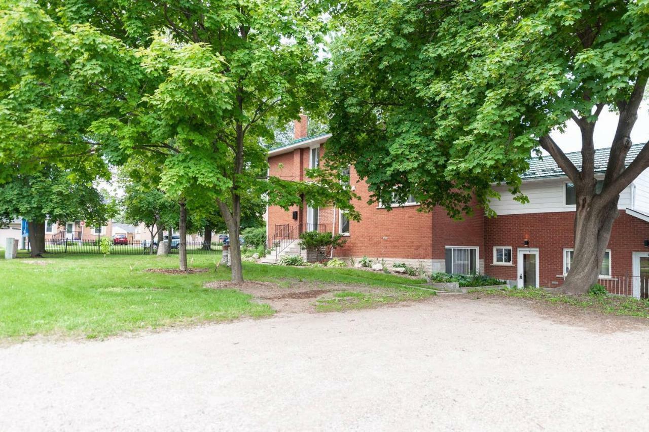 Entire 2 Bedroom Apartment Uptown Waterloo - E1 מראה חיצוני תמונה